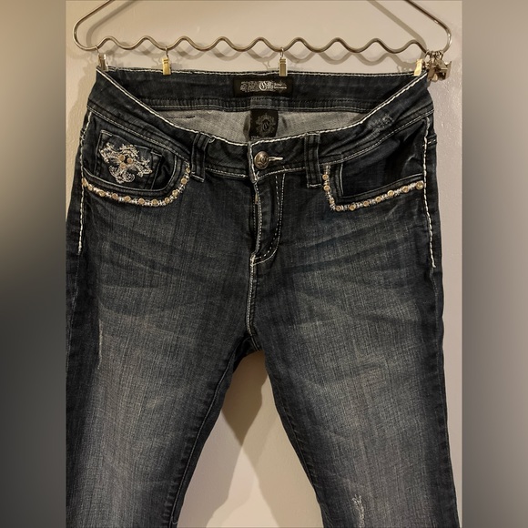 Women's Cello jeans size 13 Juniors Embroidered,  Lightly Distressed, Rhinestone - Picture 2 of 7